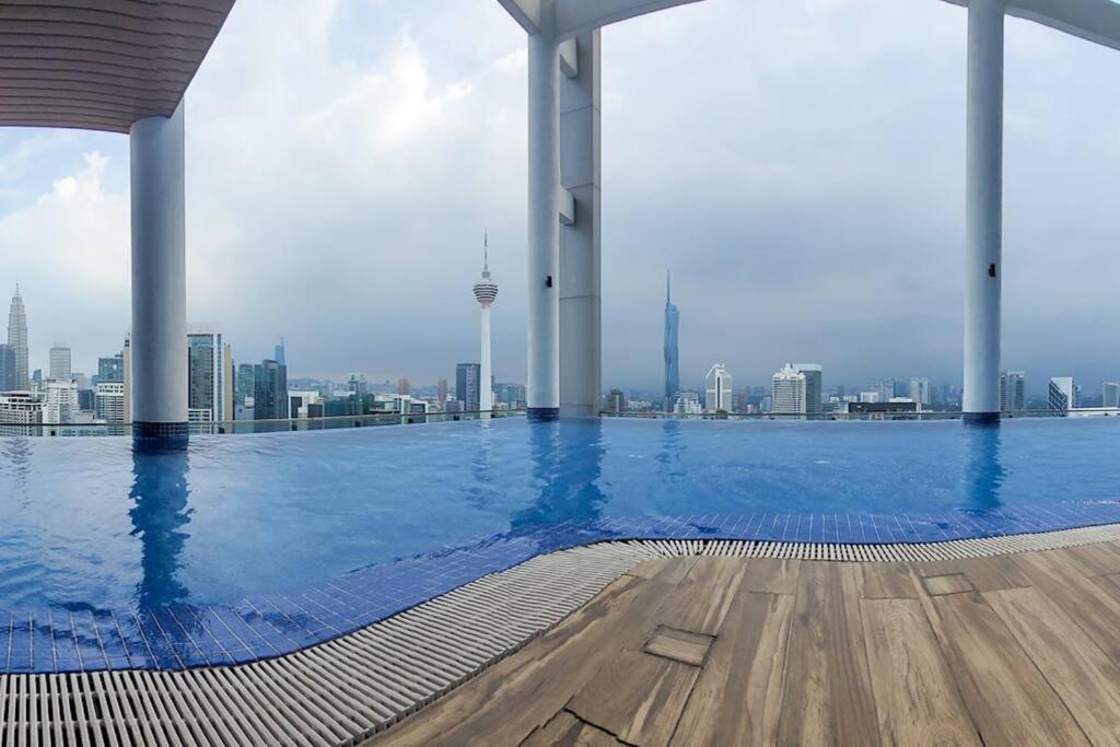 Lux 39a Balcony Klcc View 1 Bedroom Infinity Pool Apartment Kuala Lumpur